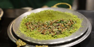 Gıda boyalı fıstıklı tatlılara dikkat