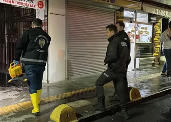 İş merkezindeki metruk daire alevlere teslim oldu