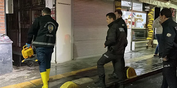 İş merkezindeki metruk daire alevlere teslim oldu
