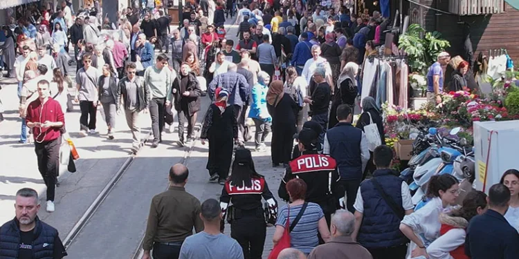 Bursa polisi bayram öncesi çarşı bölgesinde kuş uçurtmadı