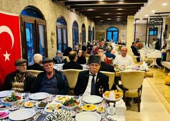 Şehit Aileleri ve Gaziler onuruna iftar yemeği düzenledi