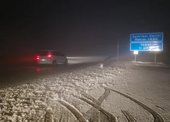 Nisan yağmuru beklenirken kar sürprizi
