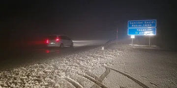 Nisan yağmuru beklenirken kar sürprizi