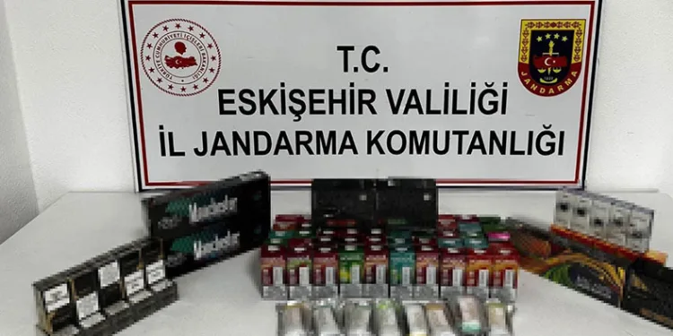 35 bin TL değerinde kaçak sigara ele geçirdi