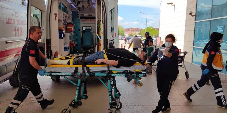 Bursa’da otomobil devrildi : 4 yaralı