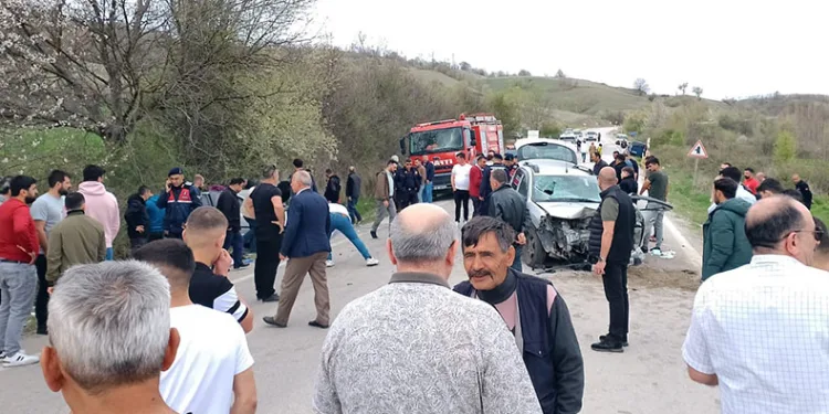 Kafa kafaya çarpıştılar: 8 yaralı