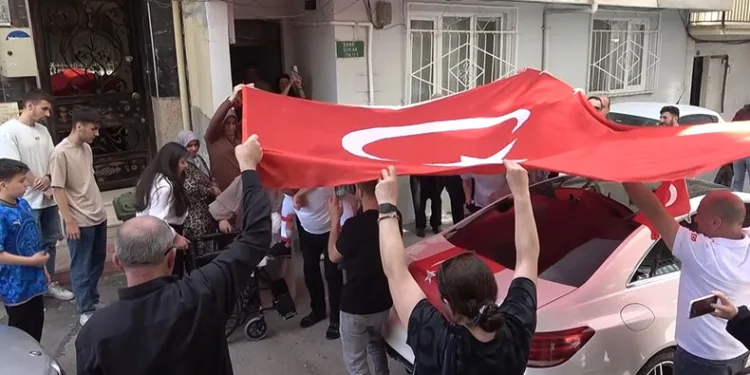 Bir araya geldiler, Fikriye’yi konvoyla umreye gönderdiler