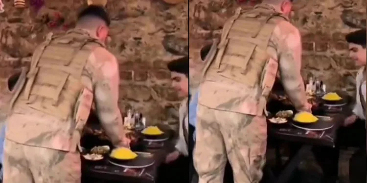 Askeri üniforma ile servis yapmıştı, gözaltına alındı