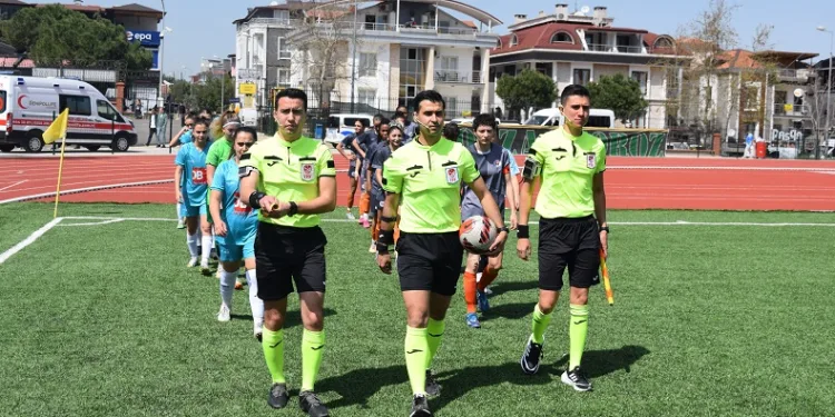 Şampiyonluğa giden Horozkentspor’dan hakeme tepki
