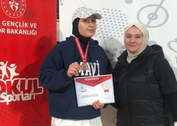 Başarılı sporcu gümüş madalyası ile döndü