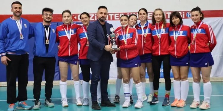 MSKÜ Kadın Hokey takımı Türkiye ikincisi oldu