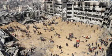 Gazze’deki yerinden edilmiş Filistinlilere hastaneleri boşaltma çağrısı