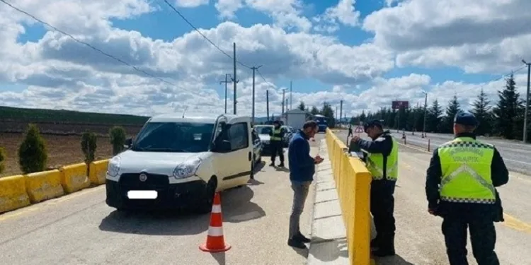 Jandarma 2 bin 212 sürücüye toplam 5 milyon 179 bin 808 TL para cezası kesti