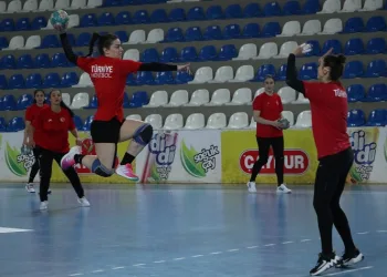 A Milli Kadın Hentbol Takımı, Rize’de oynayacağı Karadağ maçına hazırlanıyor
