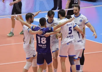 Efeler Ligi: Arkas Spor: 3 – Bursa Büyükşehir Belediyespor: 1