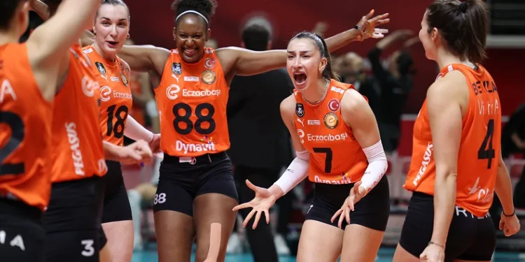 Eczacıbaşı Dynavit, play-off yarı final etabında avantajı kaptı