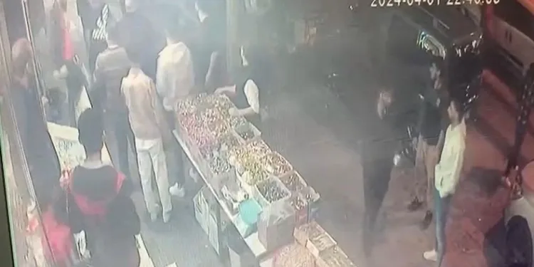 Küçükçekmece’de bıçaklı kavga kameraya yansıdı