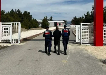 Uyuşturucu ve kaçakçılık operasyonlarında 4 kişi tutuklandı