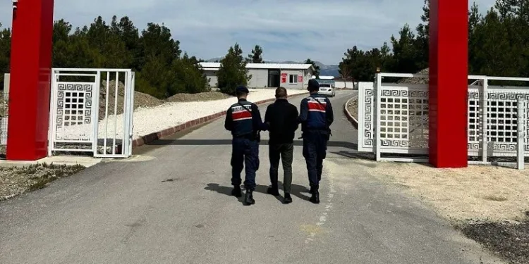 Uyuşturucu ve kaçakçılık operasyonlarında 4 kişi tutuklandı
