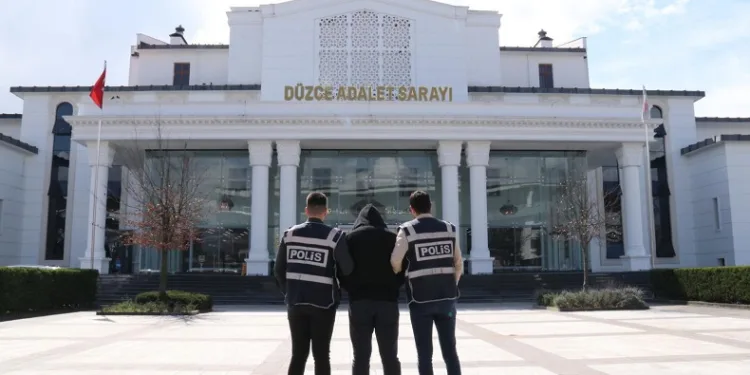 12 yıl kesinleşmiş hapis cezasıyla aranıyordu