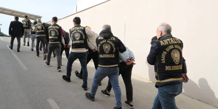 Antalya’da sahte savcı ve polis operasyonunda 6 tutuklama