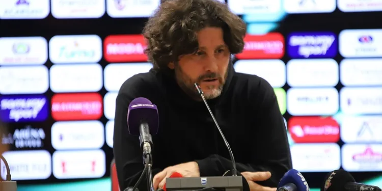 Alanyaspor Teknik Direktörü Fatih Tekke: “Tüm oyuncularımı tebrik ediyorum, bunu hak etmişlerdi”