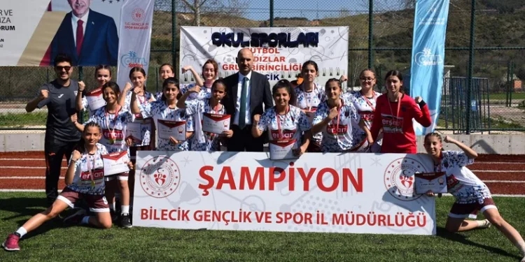 Kız Futbol Takımı Türkiye yarı finalinde oynayacak