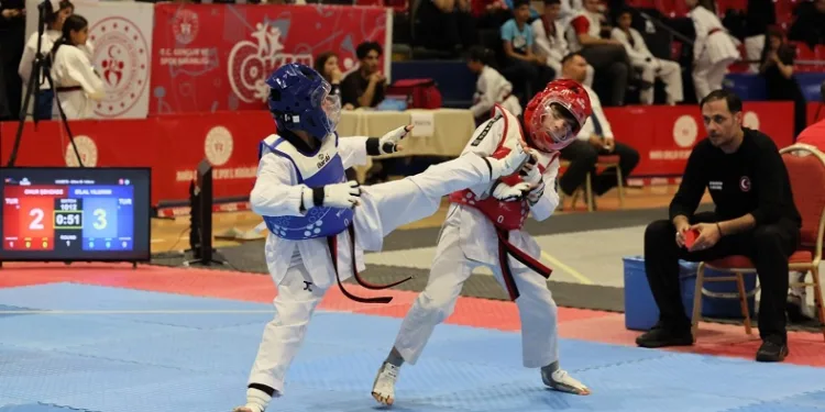 Okul sporları tekvando yıldızlar kız ve erkek grup müsabakaları Manisa’da başladı
