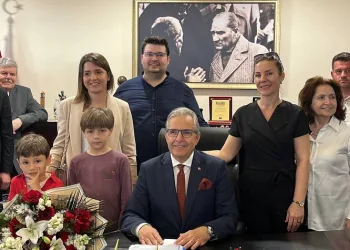Dursun Mirza, Bandırma Belediye Başkanlığı mazbatasını aldı