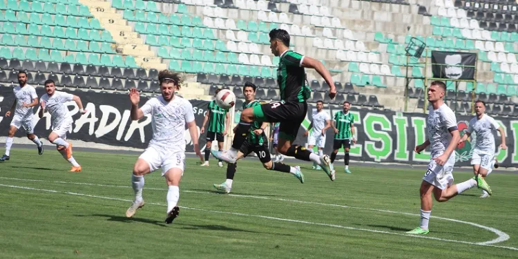 Denizlispor boş tribünler önünde 1 puanla yetindi