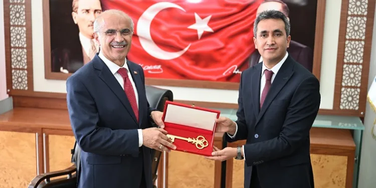 Malatya Büyükşehir Belediyesinde devir teslim töreni
