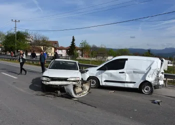 D-100 karayolunda zincirleme kaza