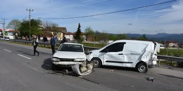 D-100 karayolunda zincirleme kaza