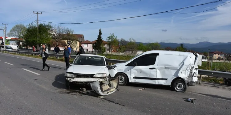 D-100 karayolunda zincirleme kaza