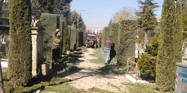Çorum’da mezarlıklar bayrama hazırlanıyor