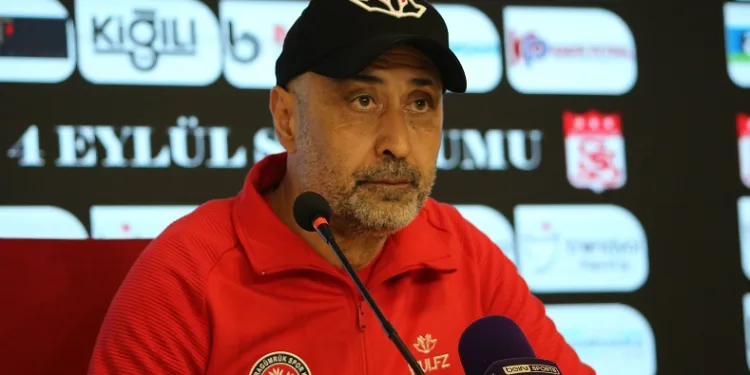 Fatih Karagümrük Teknik Direktörü Tolunay Kafkas: “Lig sadece iki takımdan ibaret değil”