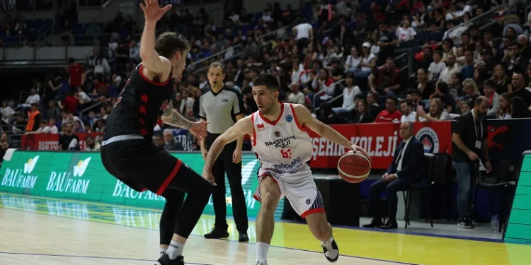 Bahçeşehir Koleji finalde