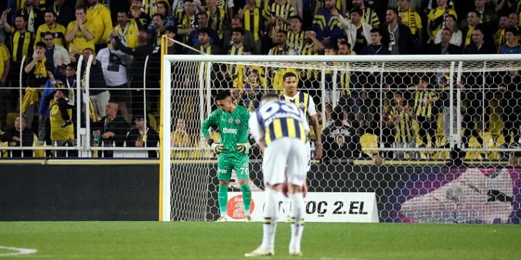 Fenerbahçe iç sahada son 7 maçta kalesini gole kapatamadı