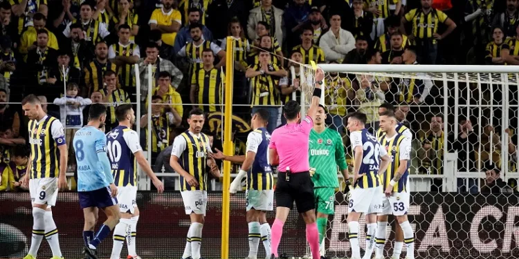 Fenerbahçe’de Oosterwolde ve Szymanski cezalı duruma düştü