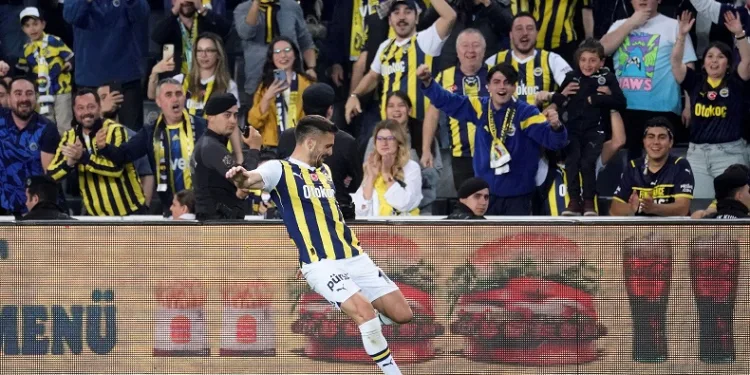 Dusan Tadic’ten orta sahadan gol