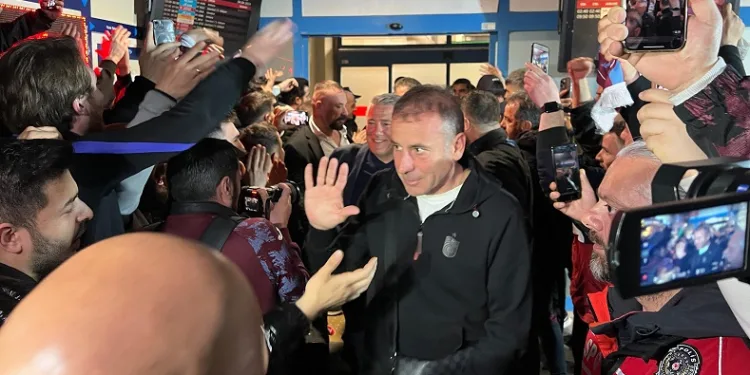 Taraftardan Trabzonspor’a coşkulu karşılama
