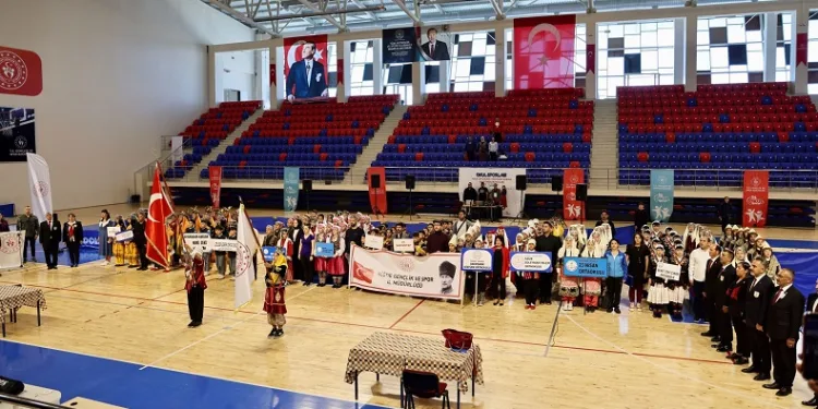 Okul Sporları Halk Oyunları Yıldızlar Karma Müsabakaları sona erdi