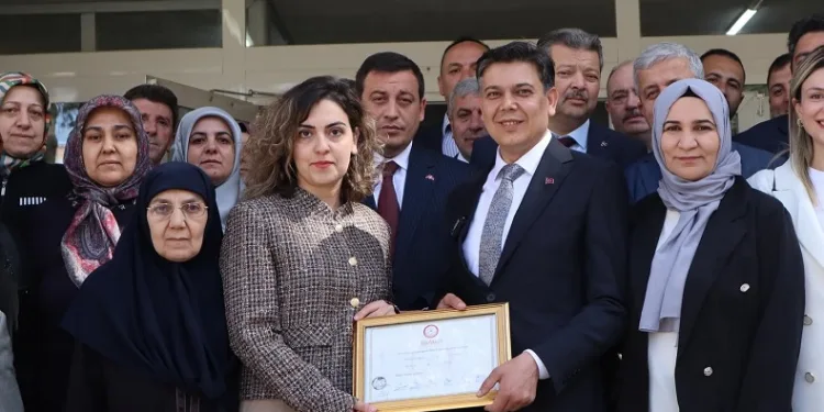 MHP lideri Bahçeli’nin tebrik ettiği Söğüt Belediye Başkanı Ferhat Durgut mazbatasını aldı