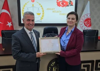 Buharkent Belediye Başkanı Mehmet Erol mazbatasını aldı