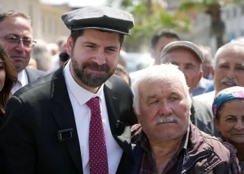 Tarsus Belediye Başkanı Ali Boltaç, mazbatasını alarak göreve başladı