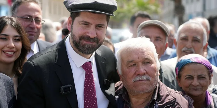 Tarsus Belediye Başkanı Ali Boltaç, mazbatasını alarak göreve başladı