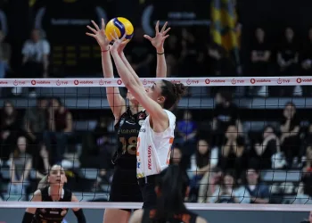 Eczacıbaşı Dynavit adını finale yazdırdı