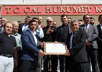 Ahmet Hakan mazbatasını aldı