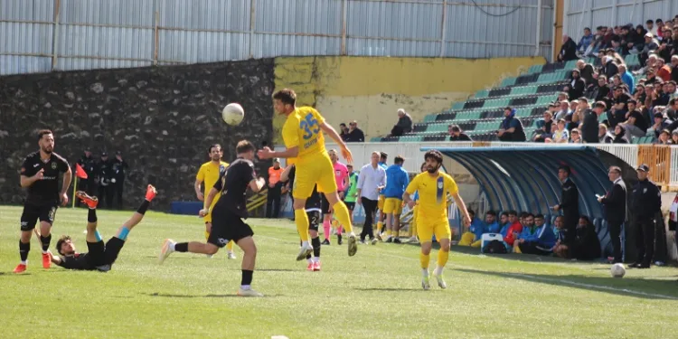 TFF 2. Lig: Belediye Derincespor: 0 – Kastamonuspor: 0