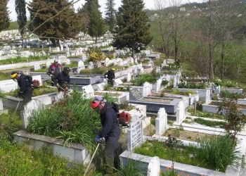 Ordu’da şehitlik ve mezarlıklarda bayram temizliği